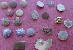 Knoflíky a I.D. známky od Miklika