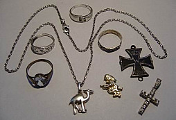 První nálezy od Larryho