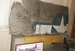 Části křídla amerického bombardéru B-17G