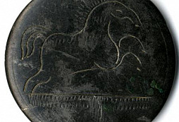 Knoflík s klabonosým koněm