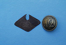 Knoflík a psí známka