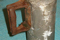 Pedály z letadla a hasicí přístroj