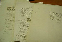 Když venku prší, hledač smějdí sousedovi na půdě