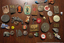 Další část nálezu odznaků