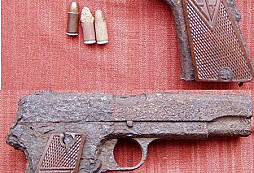 Krásná pistolka a další válka za rok 2005