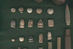 Trošku železa, olova a mosazi