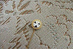 Posielam par odznakou, od suseda