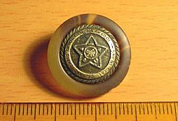 Terč, knoflík a řetízek