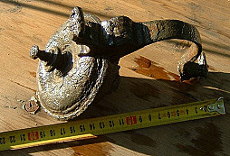 Kousek cínového korbele