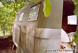 Garáž na motorku, včelín a karavan