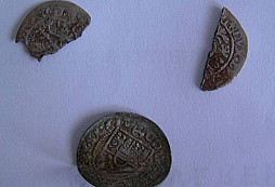 První stříbrné mince