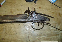 Tepaná puška k identifikaci