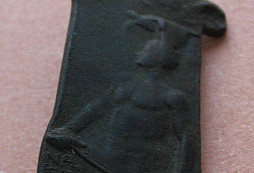 Prsten z mince a odznáček