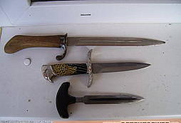 Bodné zbraně z půdy