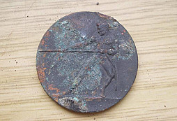 Přezka HJ a medaile