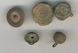 Přezka, stříbrňáčci a knoflíky