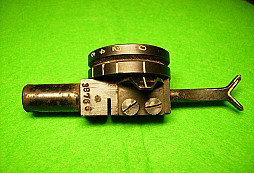 Zapalovač a část zbraně