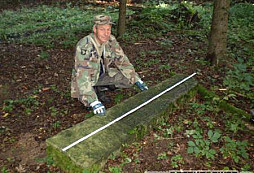 Povalený neznámý pomníček