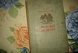 Knížečky, které by neměly chybět v knihovně žádného soukmenovce