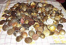 Staré knoflíky z uniforem