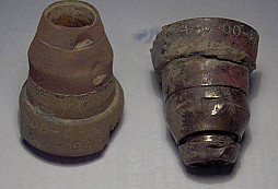 Dvě měděné součástky