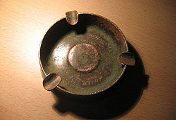 Popelník z lesa a čištění od kontejneru