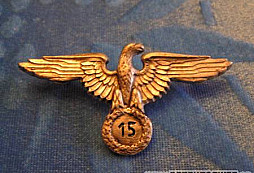 Půdovka a sekyrka v lese