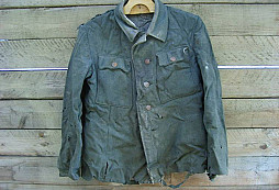 Pár starých uniforem