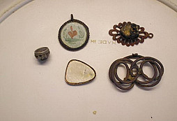 Přezky, knofliky, plomby, ozdoby, Ufa a mincičky