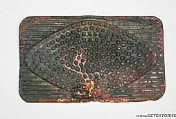 Je to šperk nebo známka