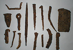 Železné předměty po hornících