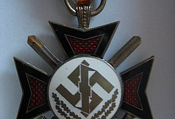 MUSSERTŮV KŘÍŽ a lakovaná verze EK II