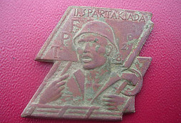 Německý jezdecký odznak a slepička se spartakiádou