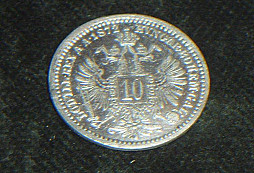 Mince, knoflíky a nábojnice