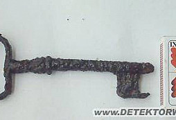 Prosba o identifikaci obřího klíče