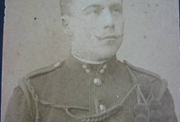 Prosím o určení hodnosti a zařazení