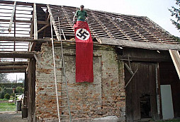 Vlajka - půdovka jak vyšitá