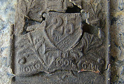 Trošku nesourodé nálezy