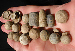 Olověné kulky, olivky a neznámý předmět