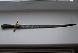 Hodně starý tesák