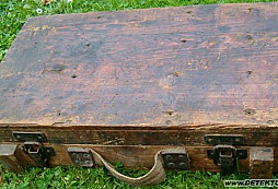 Kola a muniční bedna