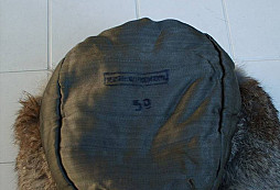 Zimní čepice ze sběrného dvora