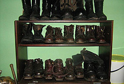 Boty nejspíš po němcích, vatáček a čutora k určení