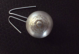 Stříbrný knoflík