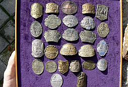 Štítky na turistické hole