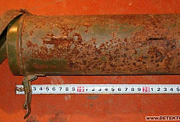 Kola a plechové pouzdro