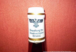 Povalecne lahve vina s originalnim obsahem