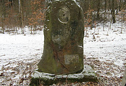 Pomníky v rodné obci