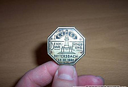 Zapomenutý odznáček z půdy