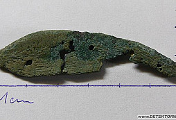 Fragment bronzového srpu?
